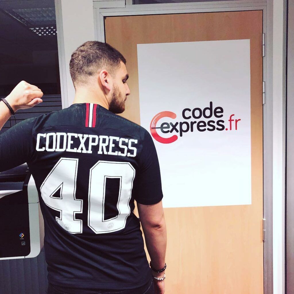 Homme avec Code Express
